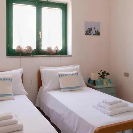 Casa Con Terrazza Tanaunella