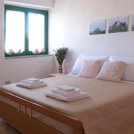 Casa Con Terrazza Tanaunella